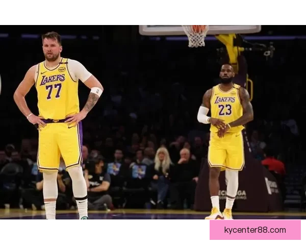 东契奇腿筋受伤詹姆斯回归持球核心湖人再靠老将支撑